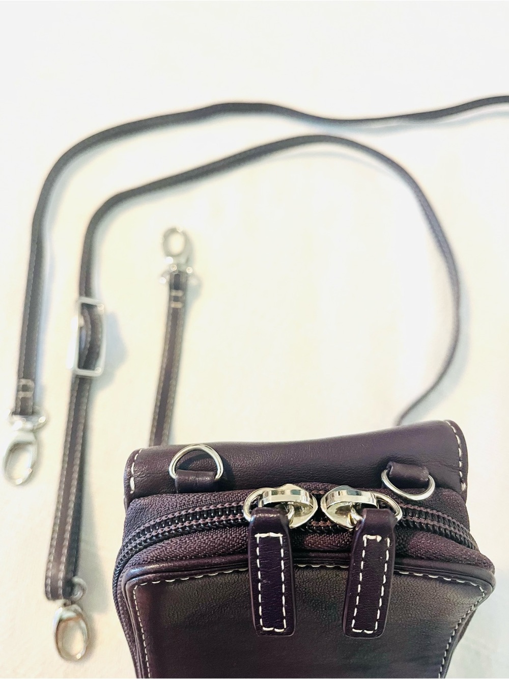 Adorable True Leather Crossbody in Beautiful Rich Plum - Picture 3 of 8
